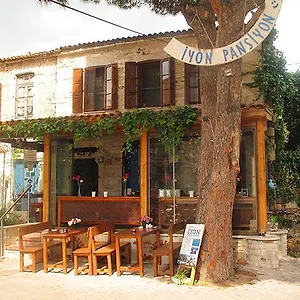 Han/Misafirhane Iyon, Foça